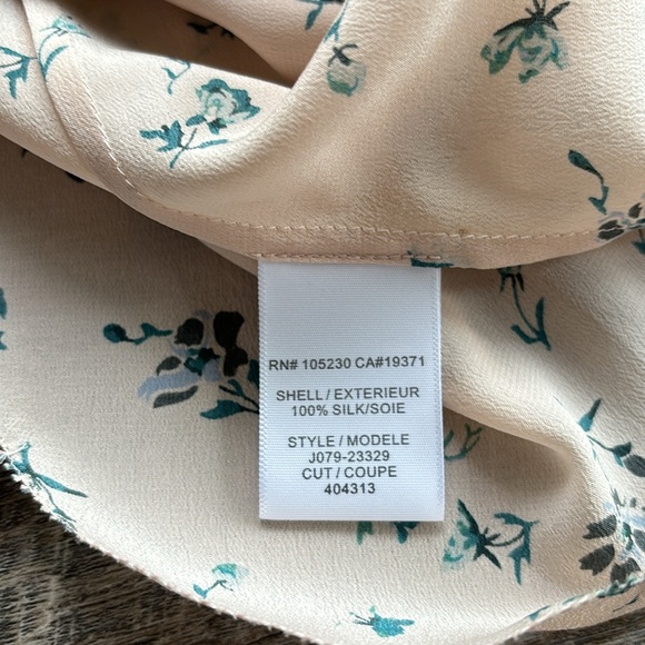 JOIE Floral Silk Scalloped Round Neck Blouse - Picture 5 of 6